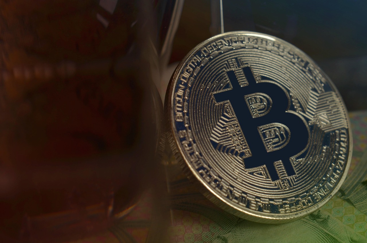 以太坊巨鲸投降！6.5万枚ETH做多仓位昨晚已近全数止损